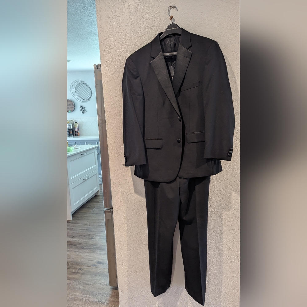 Classic Black Men's Suit by Pronto Uomo